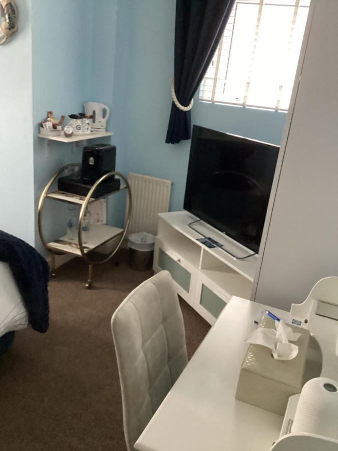 By The Seaside Bed and Breakfast Blackpool Buitenkant foto