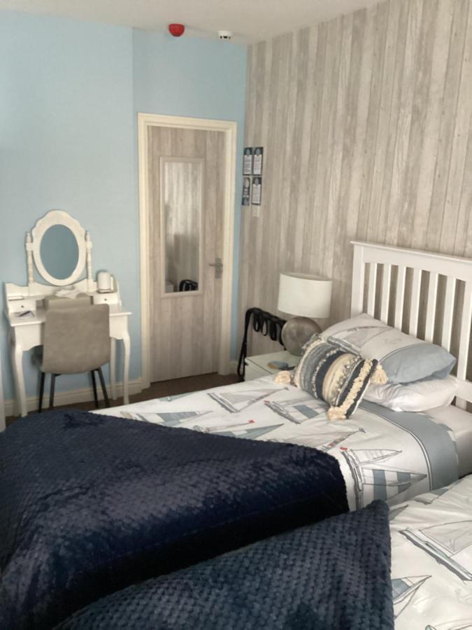By The Seaside Bed and Breakfast Blackpool Buitenkant foto