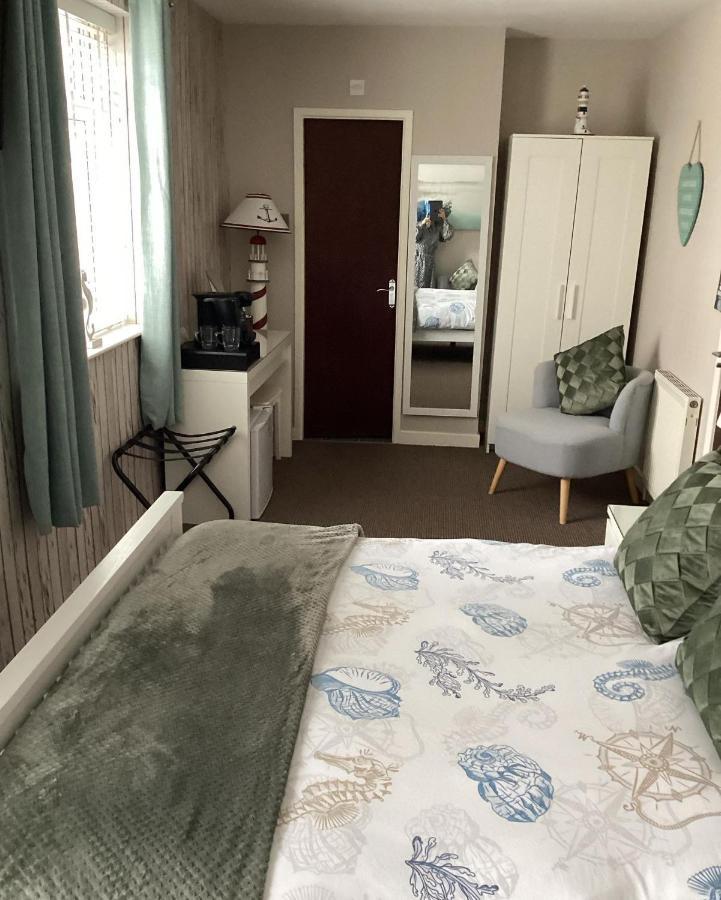 By The Seaside Bed and Breakfast Blackpool Buitenkant foto